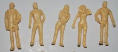 95008 24 figurines modèles non peintes de couleur chair.