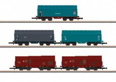 86358 86358 5 vierachsige Güterwagen unterschiedlicher Bauarten der Belgischen Staatsbahnen (SNCB).